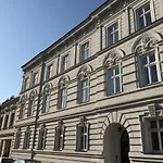 Goldfinger 3-bed Unique In The Heart Of Podgorze